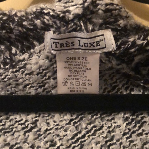 Poncho wrap with hood - Picture 4 of 4